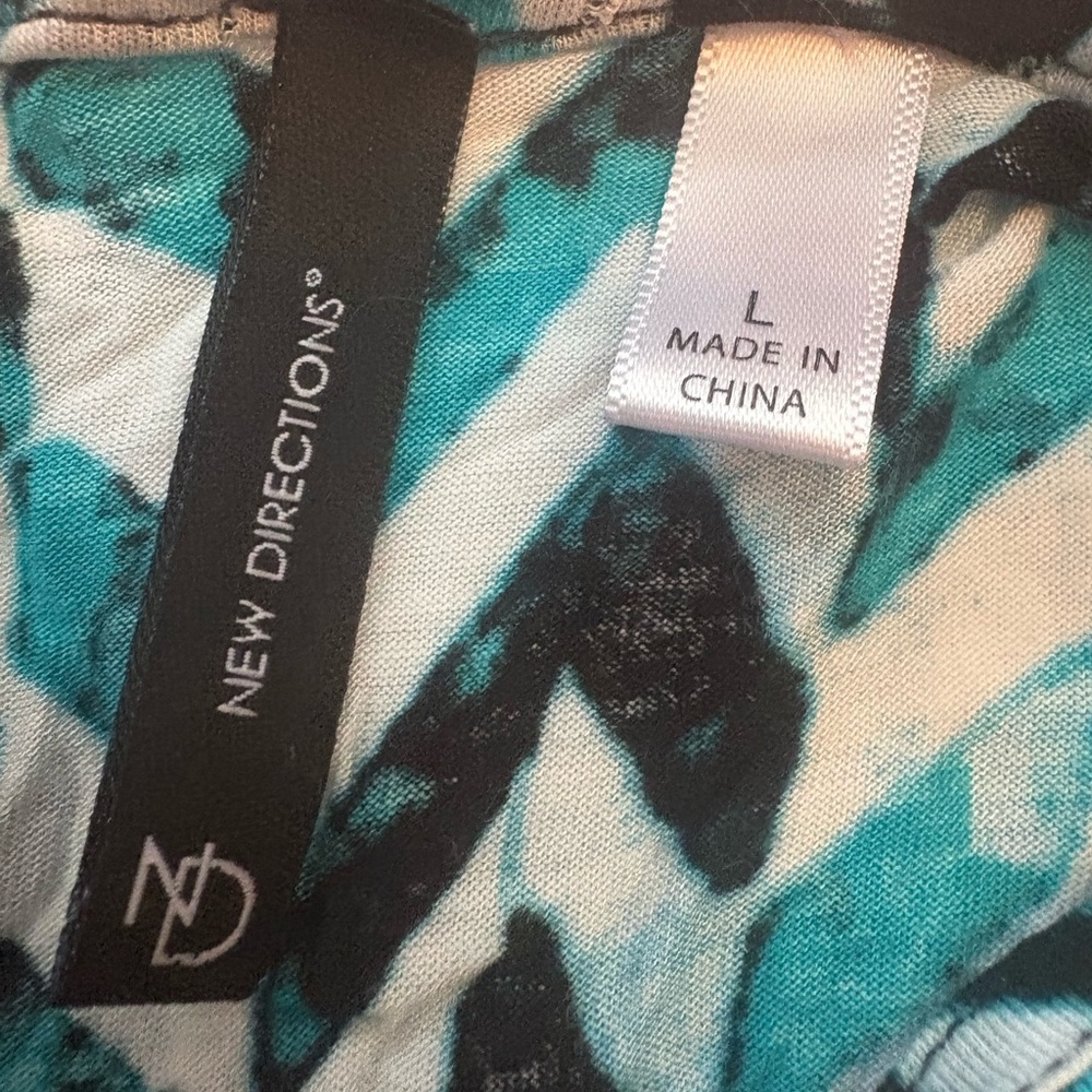 New Directions Black, White, and Teal Blouse - Picture 2 of 5